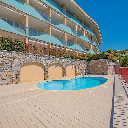 Appartamento Incantevole Con Piscina 발레크로시아 외부 사진