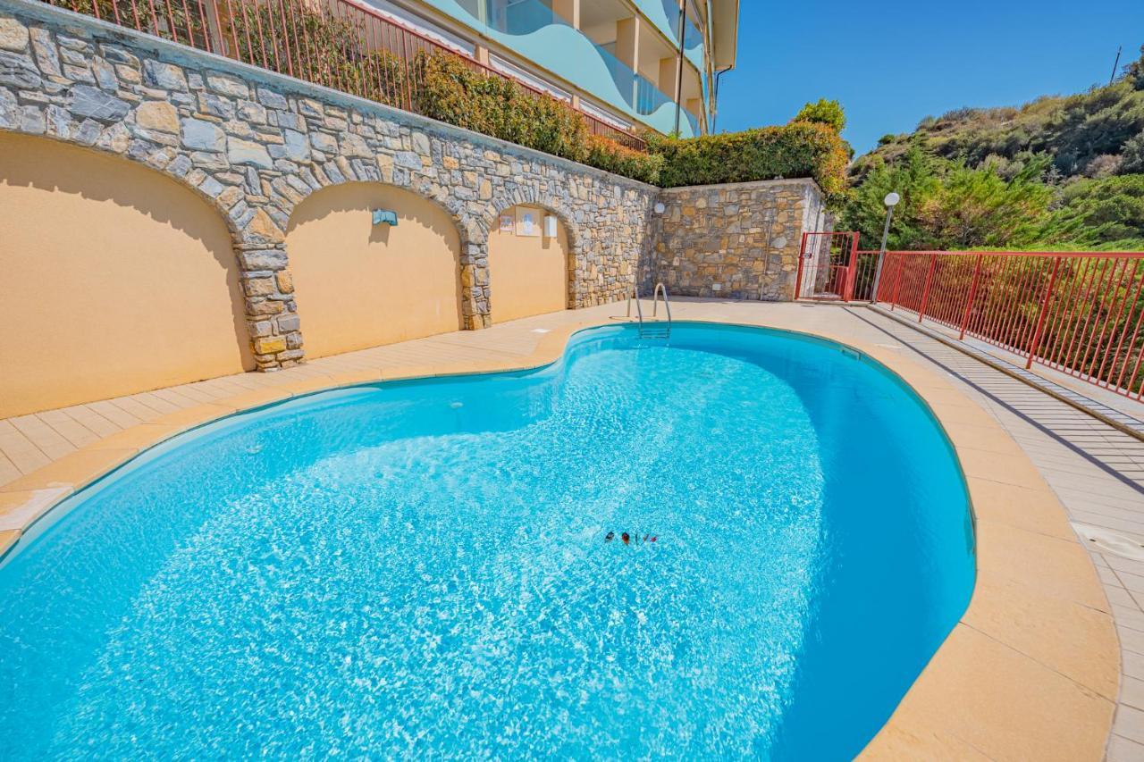 Appartamento Incantevole Con Piscina 발레크로시아 외부 사진